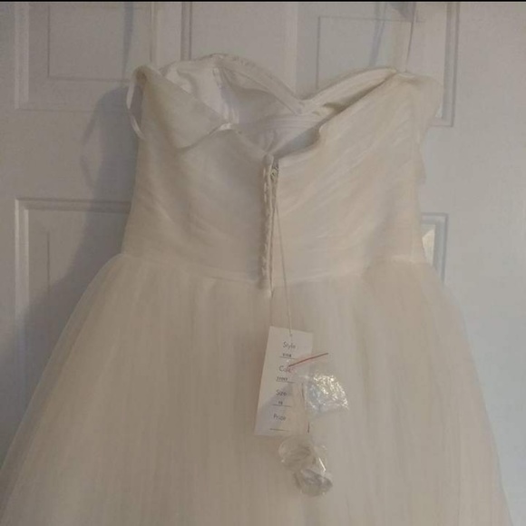 Wedding Gown - Picture 2 of 4